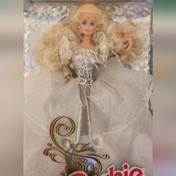 1992 Holiday Barbie - Picture 3 of 7